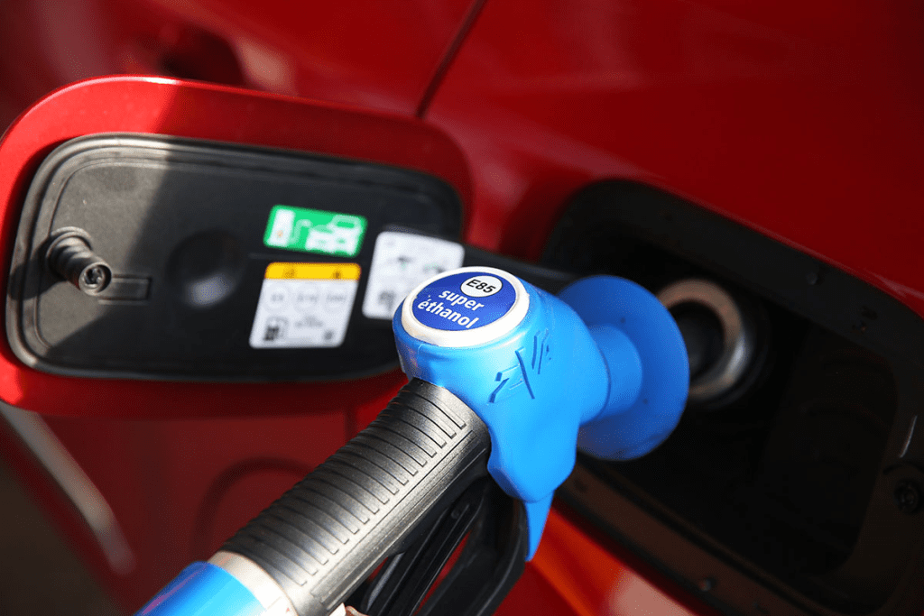 Économies réelles E85 en 2026 1 Le cas particulier du stage éthanol : quand l'économie est double